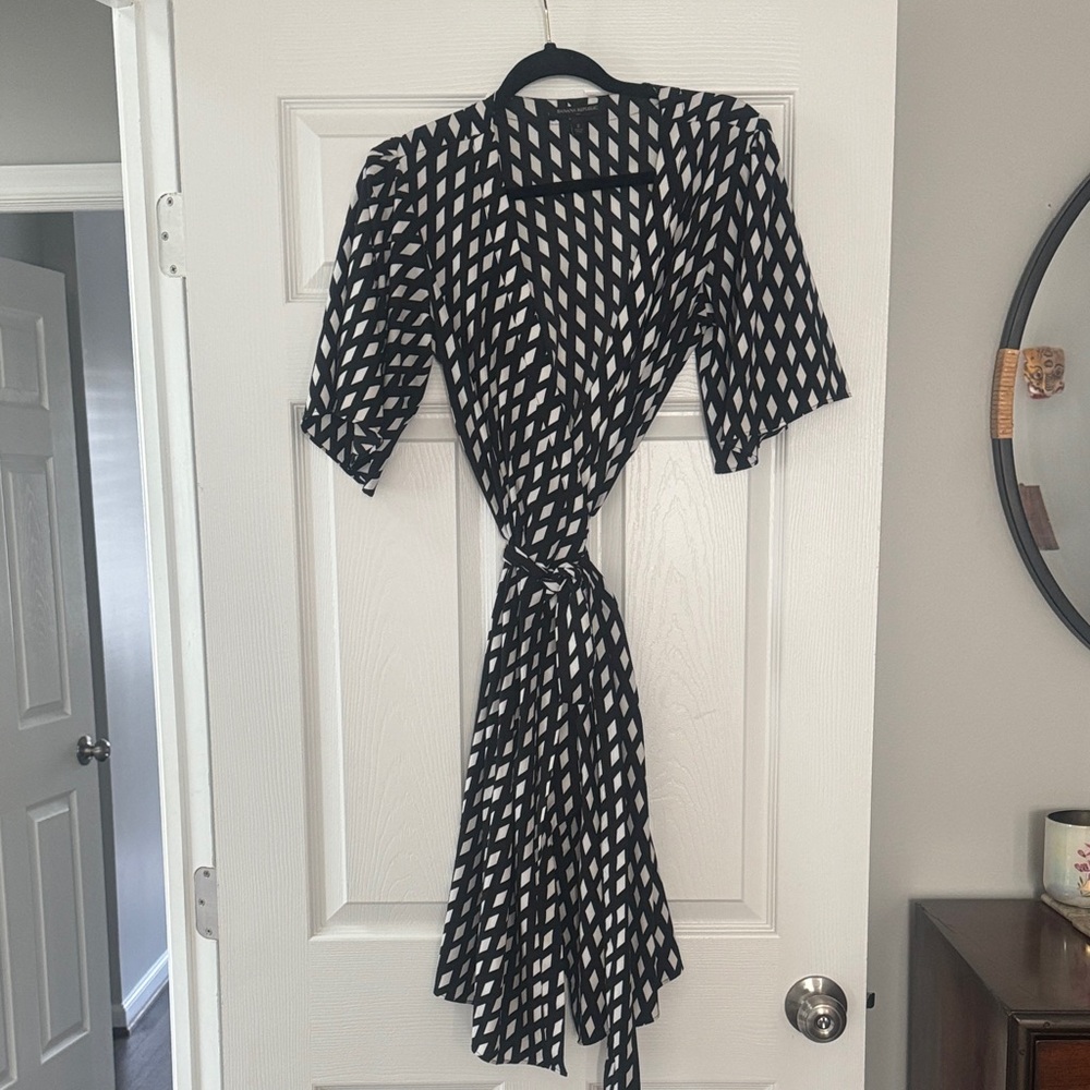 Banana Republic Black and White tie Geometric Midi Dress SIZE 2